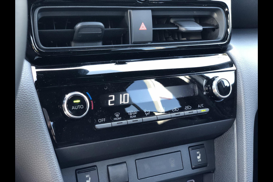 Toyota Yaris Cross 1.5 Hybrid 130PK First Edition Plus | Stoel + Stuurverwarming, Apple CarPlay, Keyless, 17inch, Groot scherm