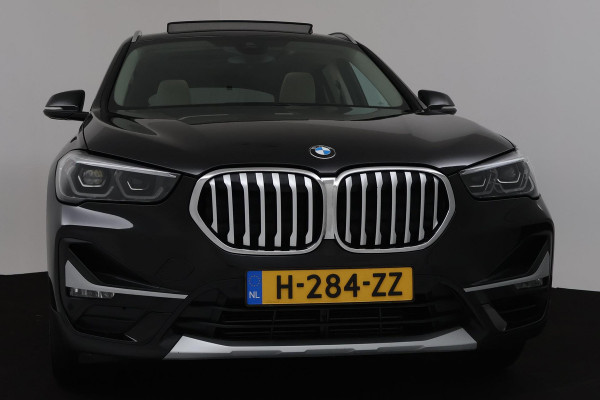 BMW X1 SDrive20i VDL Nedcar Edition Automaat (PANORAMADAK, NAVIGATIE, PDC, STOELV, CRUISE, NL-AUTO, DEALER ONDERHOUDEN)