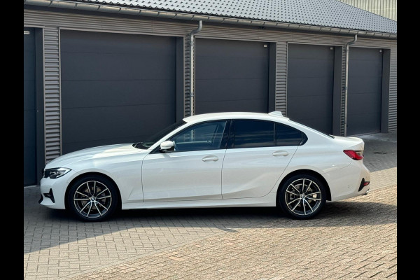 BMW 3-serie 320i AUTOMAAT EXECUTIVE SPORT EDITION, 32000 KM, NL-AUTO NAP, ACHTERUITRIJCAMERA, VELE OPTIES