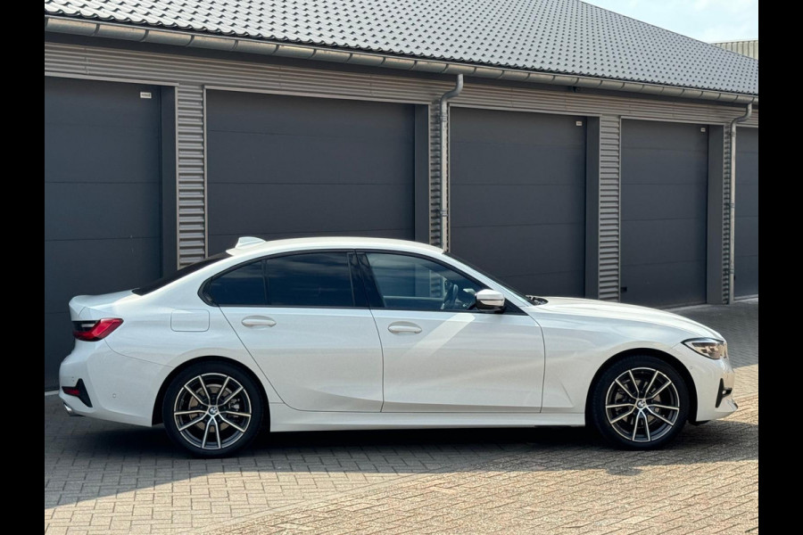 BMW 3-serie 320i AUTOMAAT EXECUTIVE SPORT EDITION, 32000 KM, NL-AUTO NAP, ACHTERUITRIJCAMERA, VELE OPTIES