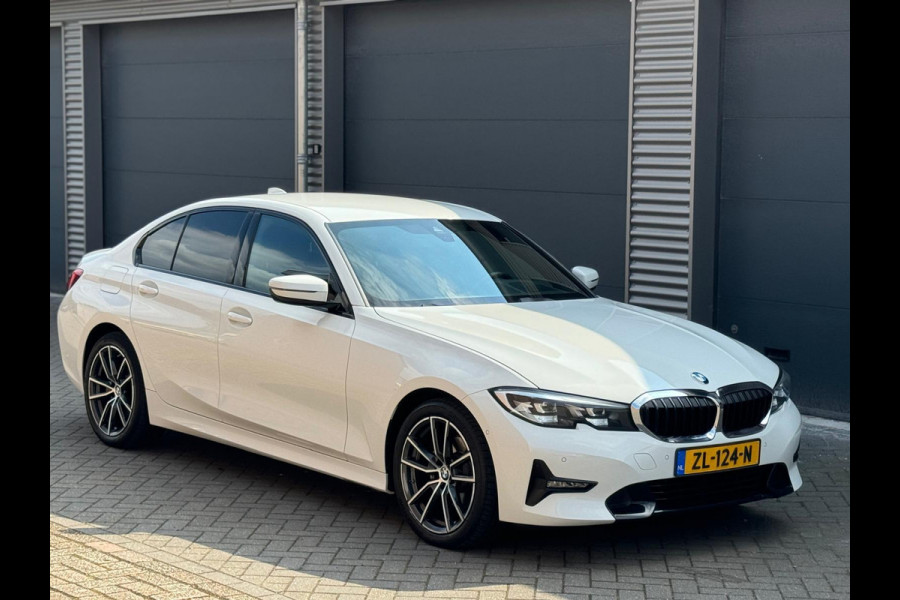 BMW 3-serie 320i AUTOMAAT EXECUTIVE SPORT EDITION, 32000 KM, NL-AUTO NAP, ACHTERUITRIJCAMERA, VELE OPTIES