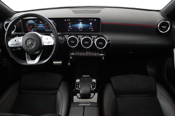 Mercedes-Benz A-Klasse 200 Business Solution AMG Automaat (PANORAMADAK, CAMERA, NAVI, PDC, STOELV, NL-AUTO, GOED ONDERHOUDEN)