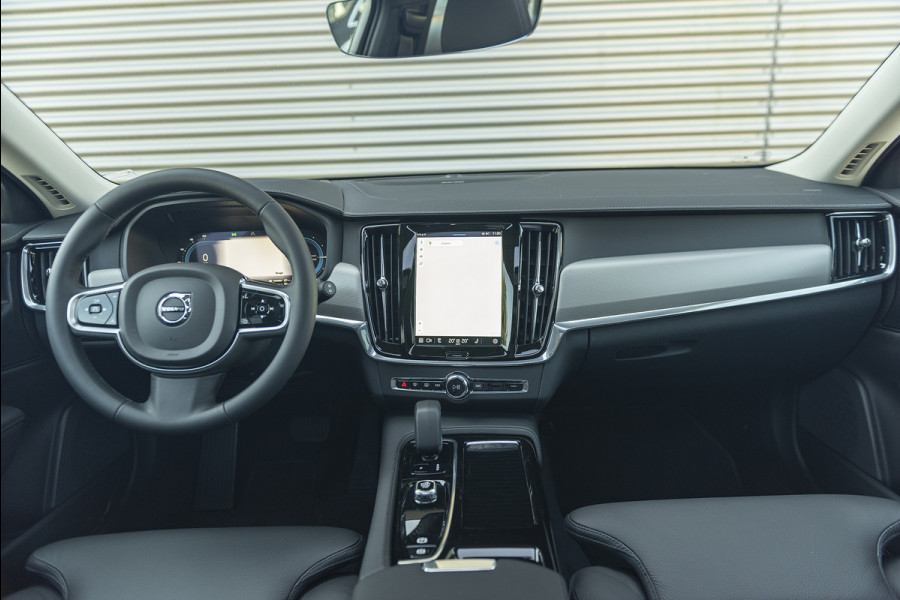 Volvo V90 NIEUW T6 Aut. Plug-in Hybrid Ultimate Dark Navigatie ACC Panoramadak Leder 350pk