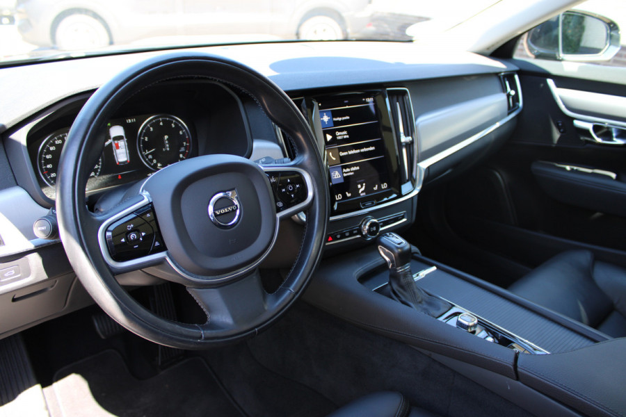 Volvo V90 2.0 T4 Momentum | Panoramadak | Elek. Trekhaak | BLIS | Leder | Memory | Adaptieve Cruise