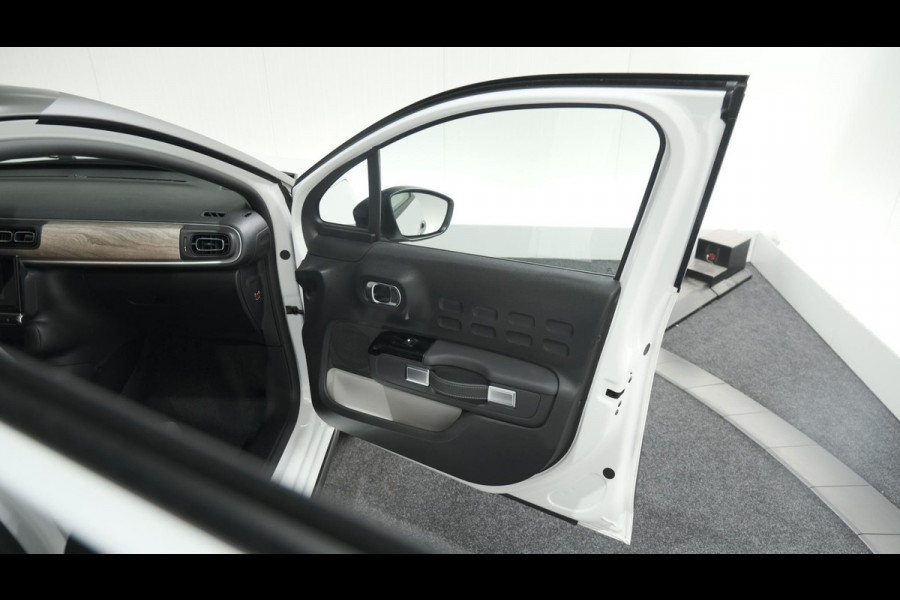 Citroën C3 PureTech 82 Shine | Camera | Navigatie | Comfortstoelen | Parkeersensoren | Apple Carplay