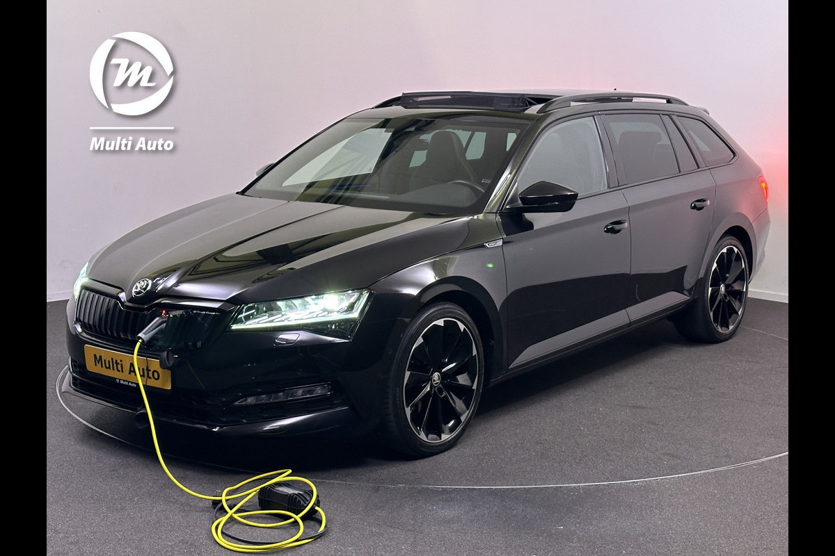 Škoda Superb Combi 1.4 TSI iV Sportline Business Plug In Hybrid PHEV | Panodak | Trekhaak af Fabriek  | Adaptive Cruise | Alcantara Sportstoelen Memory | Chrystal LED  | 19 "L.M | Stuurverwarming |