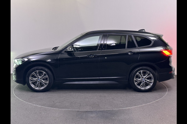 BMW X1 xDrive25e Sport Line Plug in Hybrid PHEV | Adaptive Cruise | Memory Stoelen | Harman/Kardon | Camera | Head-up Display | Led | Stuur & Stoelverwarming |