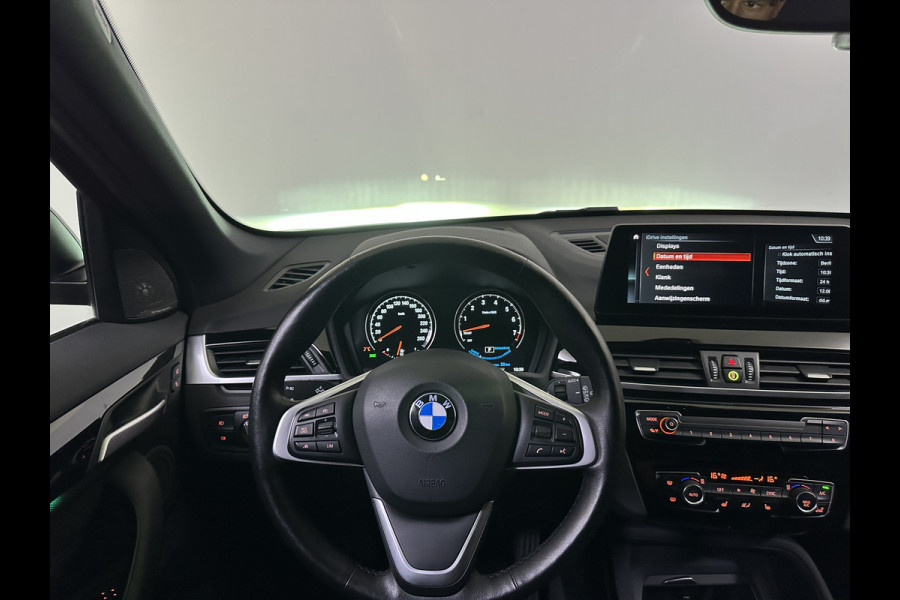 BMW X1 xDrive25e Sport Line Plug in Hybrid PHEV | Adaptive Cruise | Memory Stoelen | Harman/Kardon | Camera | Head-up Display | Led | Stuur & Stoelverwarming |