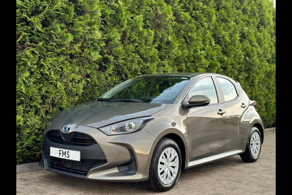 Toyota Yaris 1.5 Hybrid Business Plus CarPlay Camera