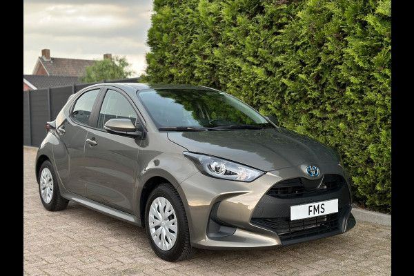 Toyota Yaris 1.5 Hybrid Business Plus CarPlay Camera