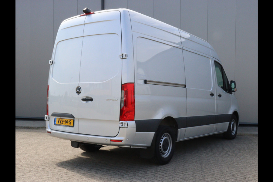 Mercedes-Benz Sprinter 317 1.9 CDI L2H2 RWD Navigatie MBUX DAB+ Cruise control Carplay 3.5T trekgewicht PDC Achteruitrijcamera