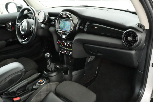 MINI Cooper 1.5 Chili | 1e eigenaar | Stoelverwarming | Carplay | Navigatie | Full LED | Keyless | Cruise control | Climate control