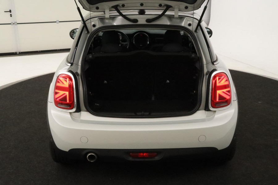 MINI Cooper 1.5 Chili | 1e eigenaar | Stoelverwarming | Carplay | Navigatie | Full LED | Keyless | Cruise control | Climate control