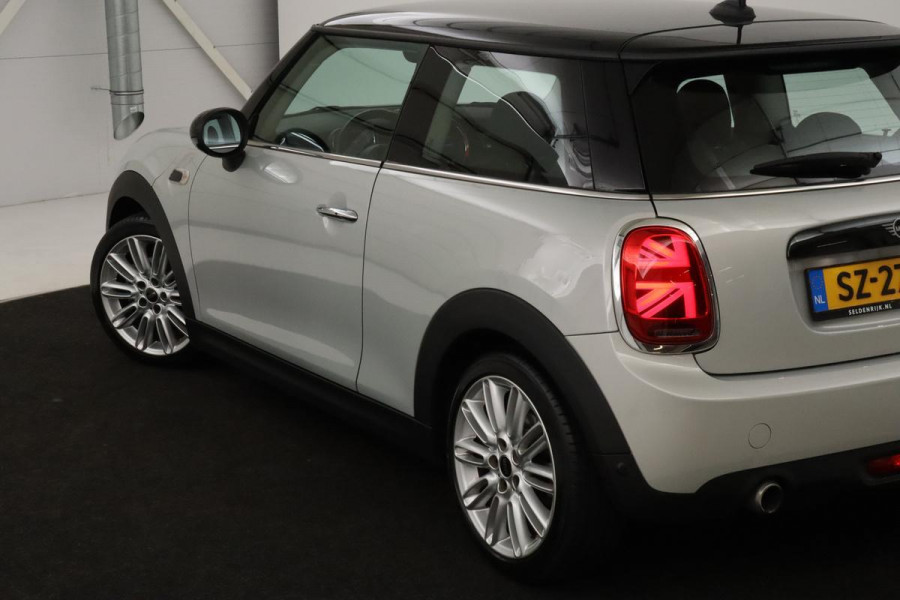 MINI Cooper 1.5 Chili | 1e eigenaar | Stoelverwarming | Carplay | Navigatie | Full LED | Keyless | Cruise control | Climate control