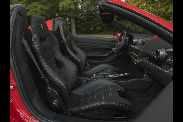 Ferrari F8 Spider 3.9 V8 HELE | Daytona Racing Seats | Veel carbon! | Lift | Camera | Alcantara int. | Pass. display