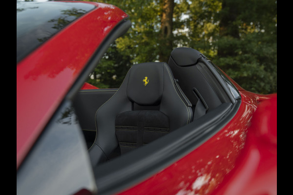 Ferrari F8 Spider 3.9 V8 HELE | Daytona Racing Seats | Veel carbon! | Lift | Camera | Alcantara int. | Pass. display