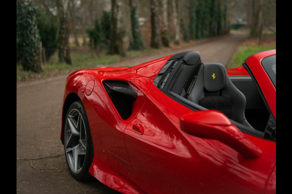 Ferrari F8 Spider 3.9 V8 HELE | Daytona Racing Seats | Veel carbon! | Lift | Camera | Alcantara int. | Pass. display