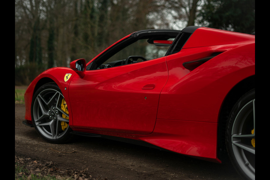 Ferrari F8 Spider 3.9 V8 HELE | Daytona Racing Seats | Veel carbon! | Lift | Camera | Alcantara int. | Pass. display