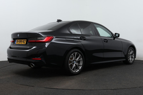 BMW 3-serie 320i Executive Edition Automaat (NAVIGATIE, SFEERVERLICHTING, SPORTSTOELEN, 1e EIGENAAR, DEALER ONDERHOUDEN)