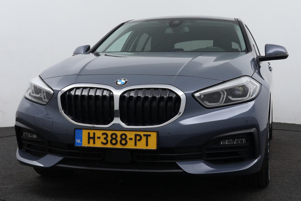 BMW 1-serie 118i Executive Edition Automaat (NAVIGATIE, PARKEERSENSOREN, CARPLAY, 1e EIGENAAR, DEALER ONDERHOUDEN)