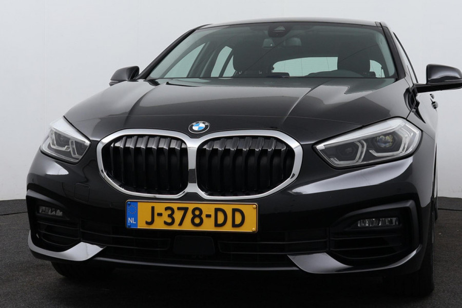 BMW 1-serie 118i Executive Edition Automaat (NAVIGATIE, CARPLAY, CAMERA, LED, 1e EIGENAAR, DEALER ONDERHOUDEN)