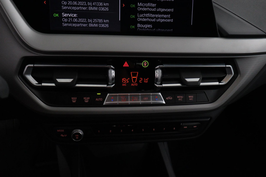 BMW 1-serie 118i Executive Edition Automaat (NAVIGATIE, CARPLAY, CAMERA, LED, 1e EIGENAAR, DEALER ONDERHOUDEN)