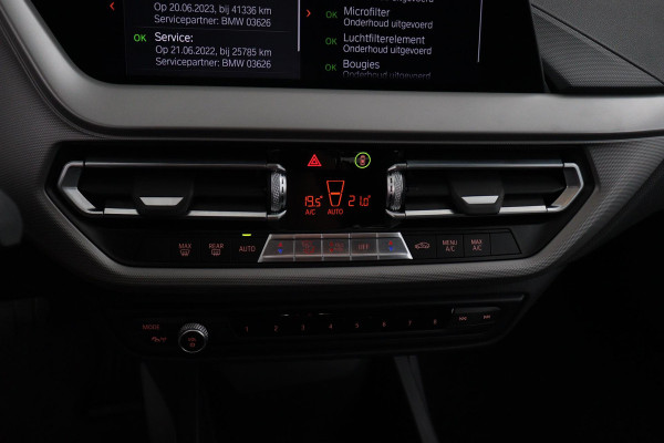 BMW 1-serie 118i Executive Edition Automaat (NAVIGATIE, CARPLAY, CAMERA, LED, 1e EIGENAAR, DEALER ONDERHOUDEN)