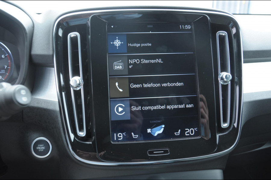 Volvo XC40 T2 129PK Automaat Business Pro /Voorstoelen verwarmd / Keyless entry/ Dodehoek assist/ Adaptive Cruise control/ Apple carplay/ Parkeercamera