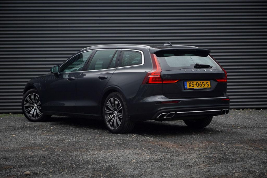 Volvo V60 2.0 T8 Twin Engine AWD Inscription / Trekhaak / Pano / NL Auto / BTW