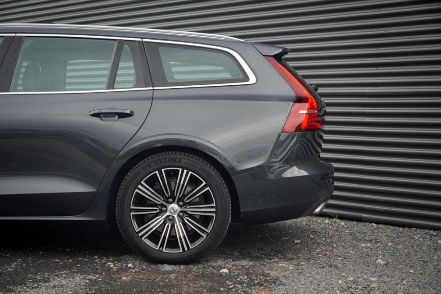 Volvo V60 2.0 T8 Twin Engine AWD Inscription / Trekhaak / Pano / NL Auto / BTW