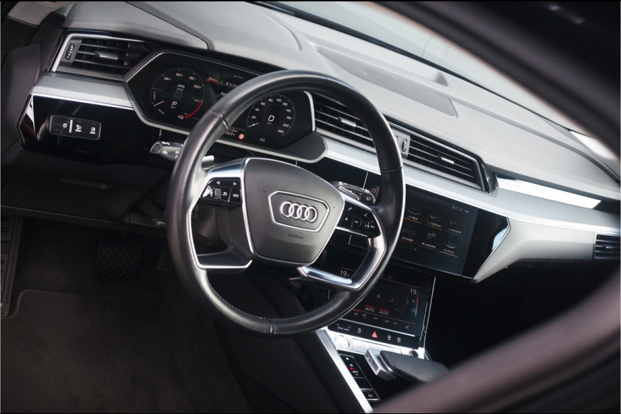 Audi e-tron 50 quattro Launch edition plus 71 kWh | Panoramadak | Keyless | Apple Carplay | Leer | Elek. Stoelen | Luchtvering | Adaptive Cruise Control | Virtual | BTW | NAP | Led | Stoelverwarming | Black Style | 1e Eig. | PDC |