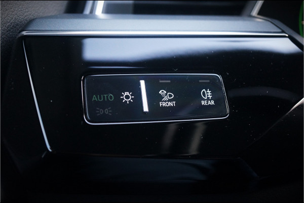 Audi e-tron 50 quattro Launch edition plus 71 kWh | Panoramadak | Keyless | Apple Carplay | Leer | Elek. Stoelen | Luchtvering | Adaptive Cruise Control | Virtual | BTW | NAP | Led | Stoelverwarming | Black Style | 1e Eig. | PDC |