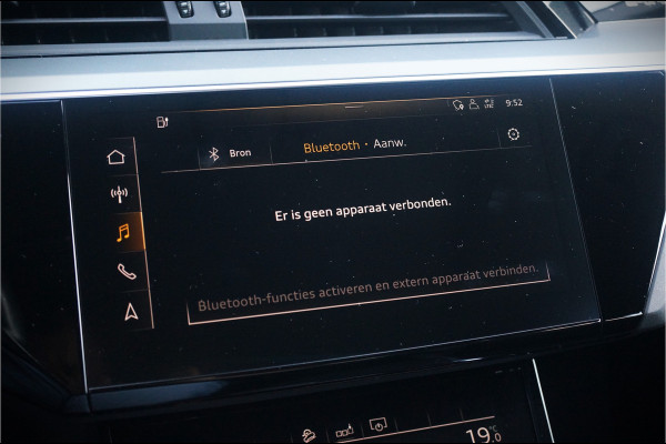 Audi e-tron 50 quattro Launch edition plus 71 kWh | Panoramadak | Keyless | Apple Carplay | Leer | Elek. Stoelen | Luchtvering | Adaptive Cruise Control | Virtual | BTW | NAP | Led | Stoelverwarming | Black Style | 1e Eig. | PDC |