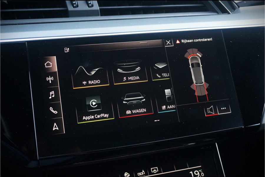 Audi e-tron 50 quattro Launch edition plus 71 kWh | Panoramadak | Keyless | Apple Carplay | Leer | Elek. Stoelen | Luchtvering | Adaptive Cruise Control | Virtual | BTW | NAP | Led | Stoelverwarming | Black Style | 1e Eig. | PDC |