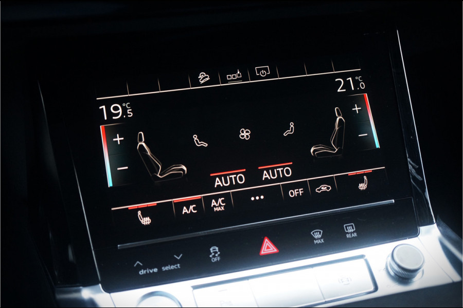 Audi e-tron 50 quattro Launch edition plus 71 kWh | Panoramadak | Keyless | Apple Carplay | Leer | Elek. Stoelen | Luchtvering | Adaptive Cruise Control | Virtual | BTW | NAP | Led | Stoelverwarming | Black Style | 1e Eig. | PDC |