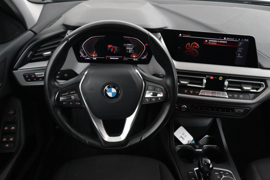 BMW 1-serie 118i Automaat (NAVIGATIE, DIGITALE COCKPIT, CARPLAY, LED, CLIMA, 1e EIGENAAR)