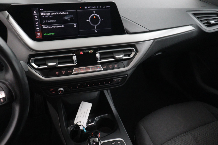 BMW 1-serie 118i Automaat (NAVIGATIE, DIGITALE COCKPIT, CARPLAY, LED, CLIMA, 1e EIGENAAR)