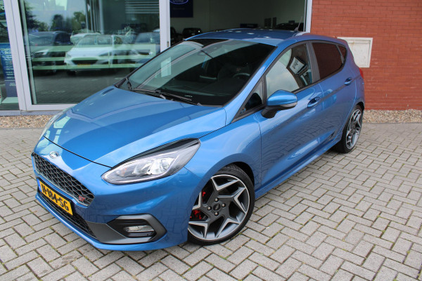 Ford Fiesta 1.5 EcoBoost 200 PK ST-3 | Camera | Cruise Control | Winterpakket | 18 Inch Lichtmetalen Velgen | Keyless | Navigatie