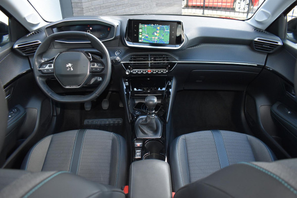 Peugeot 208 1.2 PureTech 100PK Allure Sky | Carplay | Pano |  Camera | I-Cockpit | Incl. garantie