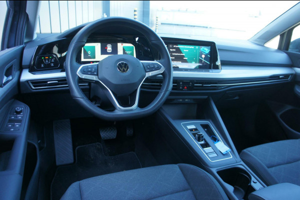 Volkswagen Golf 1.0 eTSI Life Business