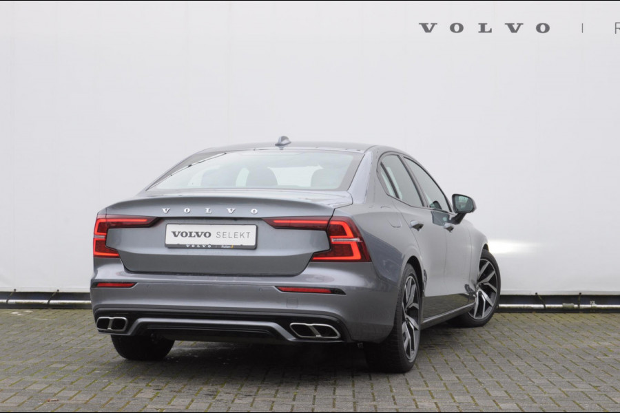 Volvo S60 190PK Automaat T4 R-Design / Cruise Control / Apple Carplay / BLIS / Stoelverwarming / R-Design / Verkeersbord Detectie / DAB ontvanger /