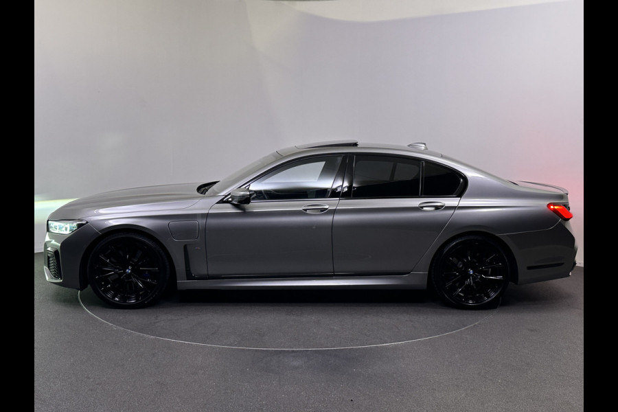 BMW 7 Serie 745e M Sport Plug In Hybrid 394pk PHEV | Schuifdak | 4 Wielbesturing | Adaptief Onderstel |  Laser Led | Massage Comfortzetels & Ventilatie | Adaptive Cruise | Head Up | 360 Camera |