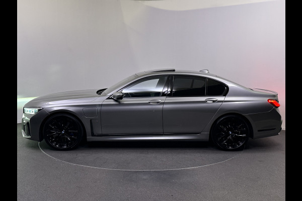 BMW 7 Serie 745e M Sport Plug In Hybrid 394pk PHEV | Schuifdak | 4 Wielbesturing | Adaptief Onderstel |  Laser Led | Massage Comfortzetels & Ventilatie | Adaptive Cruise | Head Up | 360 Camera |