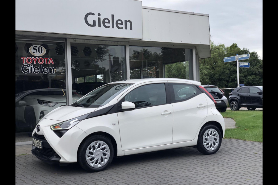 Toyota Aygo 1.0 VVT-i 5D x-play | Apple CarPlay/Android Auto, Parkeercamera, Snelheidsbegrenzer, Stuurbediening, Airconditioning