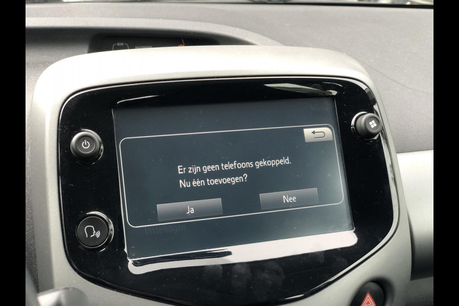 Toyota Aygo 1.0 VVT-i 5D x-play | Apple CarPlay/Android Auto, Parkeercamera, Snelheidsbegrenzer, Stuurbediening, Airconditioning