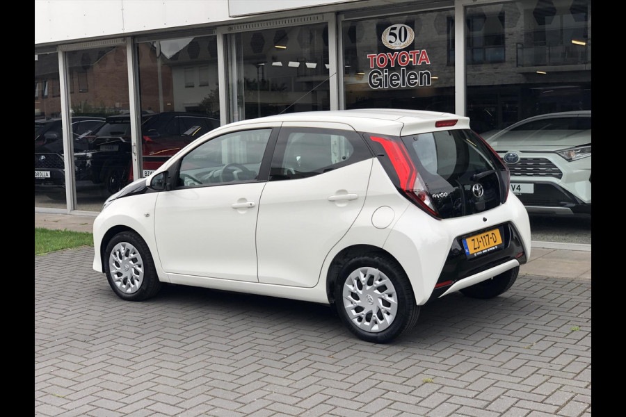 Toyota Aygo 1.0 VVT-i 5D x-play | Apple CarPlay/Android Auto, Parkeercamera, Snelheidsbegrenzer, Stuurbediening, Airconditioning