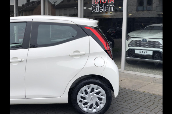 Toyota Aygo 1.0 VVT-i 5D x-play | Apple CarPlay/Android Auto, Parkeercamera, Snelheidsbegrenzer, Stuurbediening, Airconditioning