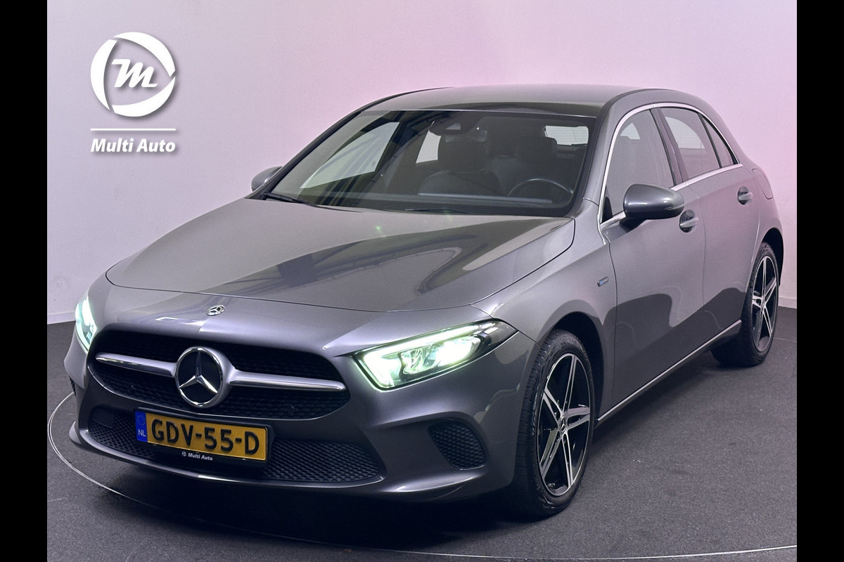 Mercedes-Benz A-Klasse 250 e Advantage Plug In Hybrid 218pk Dealer O.H PHEV | Widescreen Navi | Sfeerverlichting | Camera | 18"L.M | Apple Carplay | Sportstoelen Verwarmd |