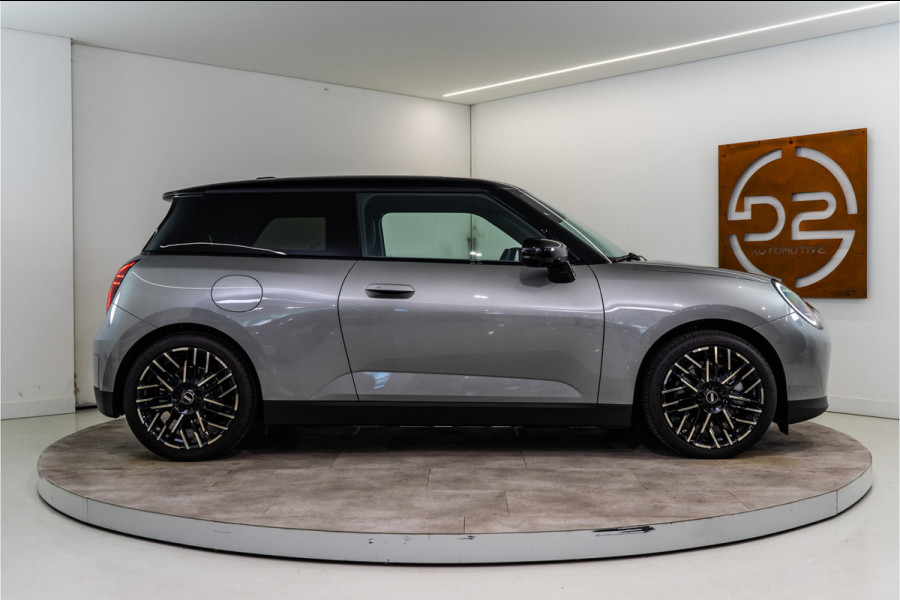 MINI Cooper SE Favoured 54.2 kWh 218PK NIEUW | Pakket XL | Harman/Kardon | Pano | Sfeer | VOL!