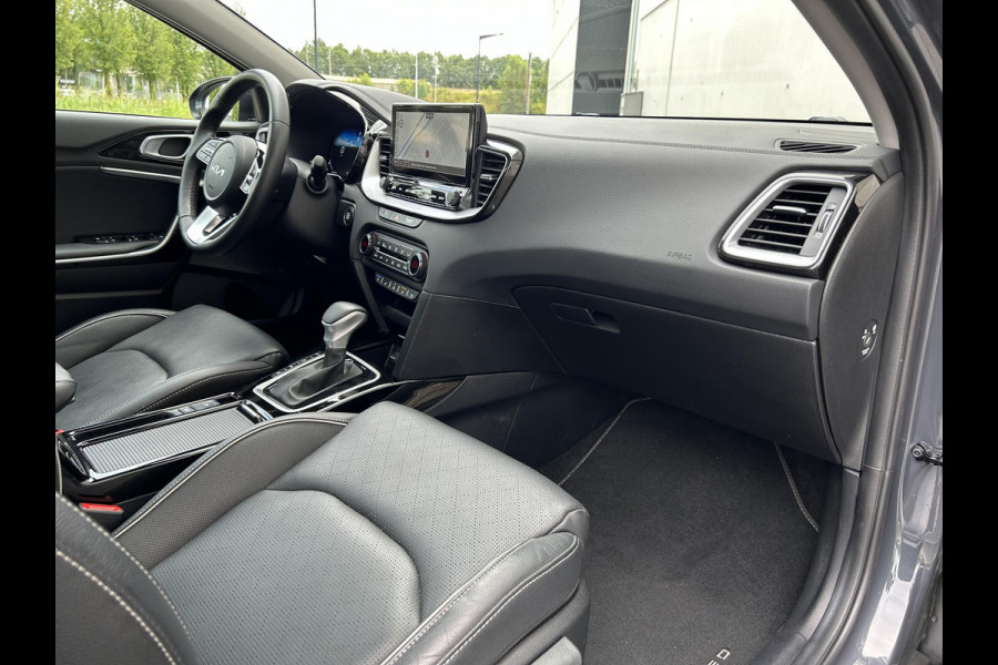 Kia Xceed 1.5 T-GDi ExecutiveLine Automaat | Black Pack | Panoramadak | JBL | Leder | Stoelverkoeling | Camera | Navi | 18” Velgen | Apple CarPlay/Android Auto | Clima | 18” Velgen | Stuur-/Stoelverwarmimg | PDC | Cruise | LED |